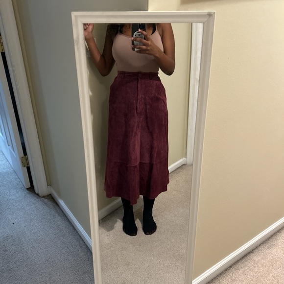 Suede pigskin outshell and 50 Acetate/50 Nylon lining - Picture 2 of 4